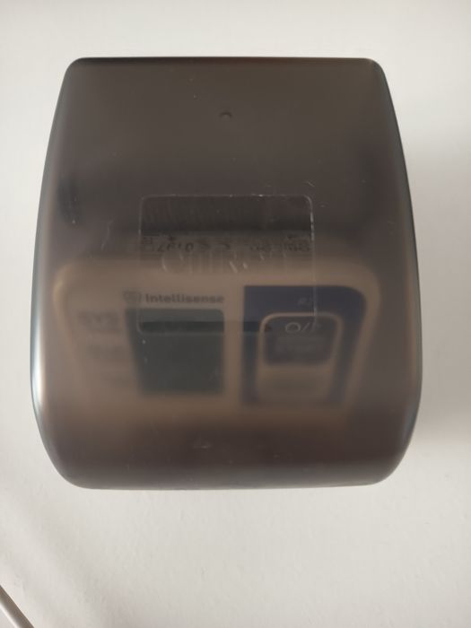 Продавам апарат Omron R2