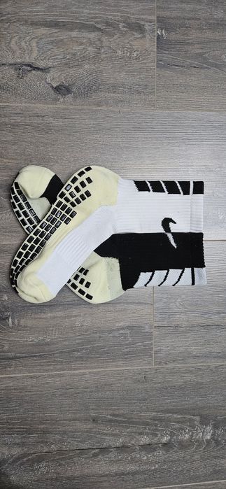 Перчатки, носки футбольные