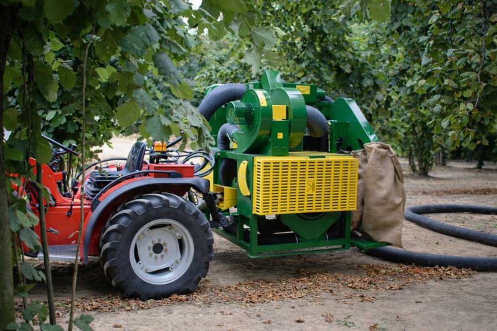 Masina pentru recoltat alune nuci castane migdale-prindere la tractor