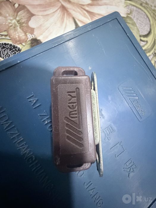 Магнитный держатель доя мебели