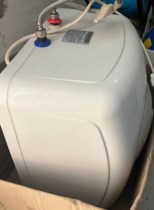 Vând boiler electric de 30 l