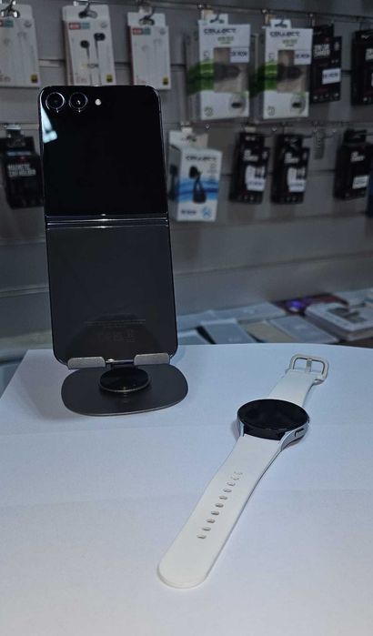 Samsung Z Flip 5 256 GB  - Ca Nou + Cadou Samsung Watch 4 + Garantie