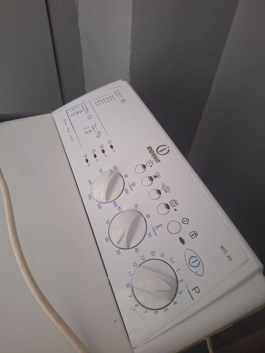 Indesit  пералня с горно зареждане