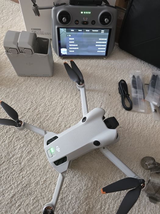 DJI Mini 4 Pro Fly More Combo RC2