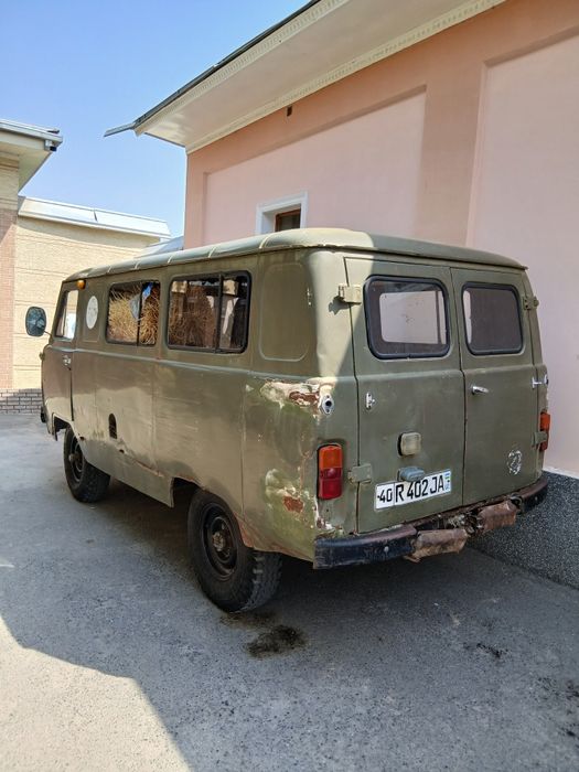 Uaz mashinasi sotiladi