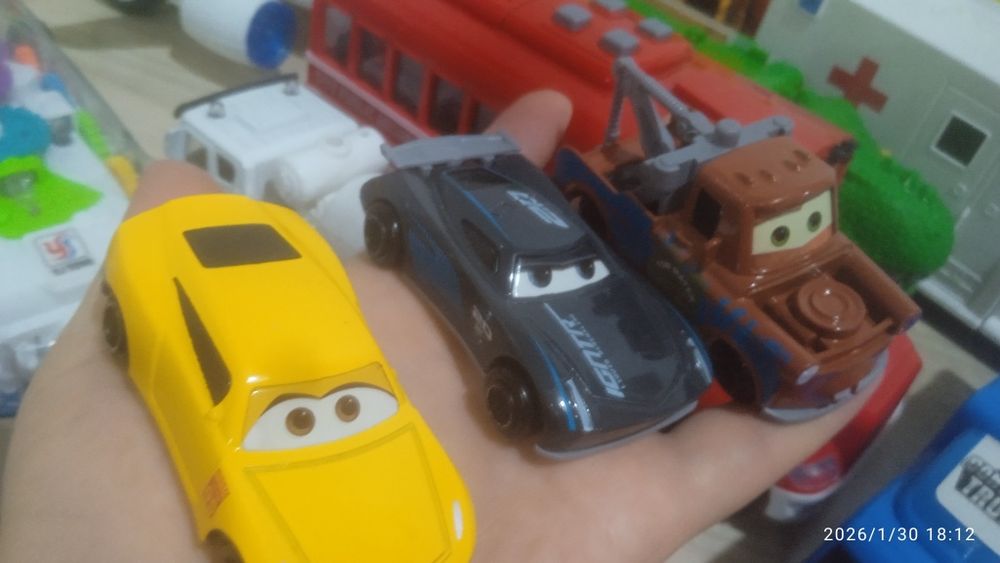 Продам пакет машинок (30шт)