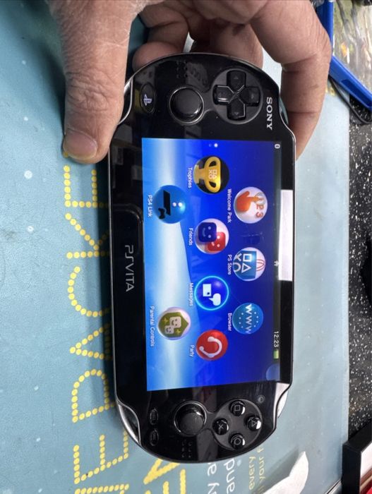 PS Vita PCH1003, OLED
