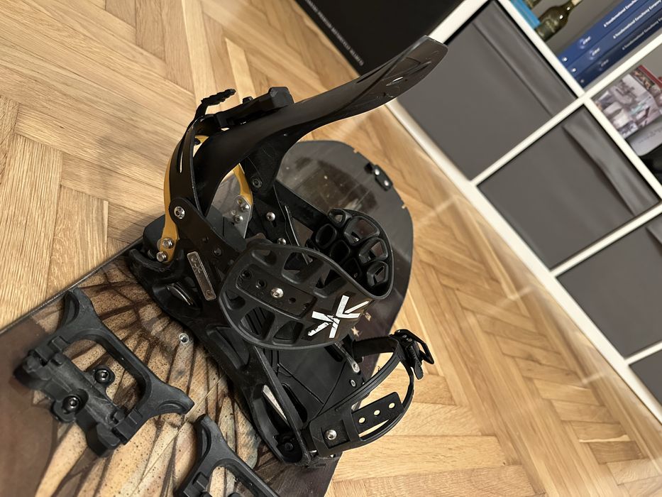 Splitboard Jones Explorer 156 + Karakoram Connect-R + Piei Jones