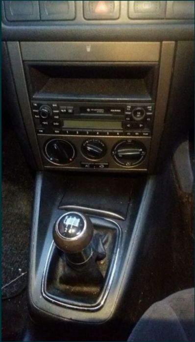 Geam stânga dreapta fata spate vw bora berlina / sedan gri LA7W