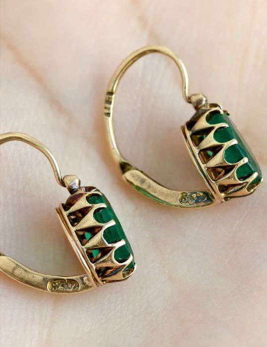 Продам серьги 56 пробы 1860г.С изумрудами