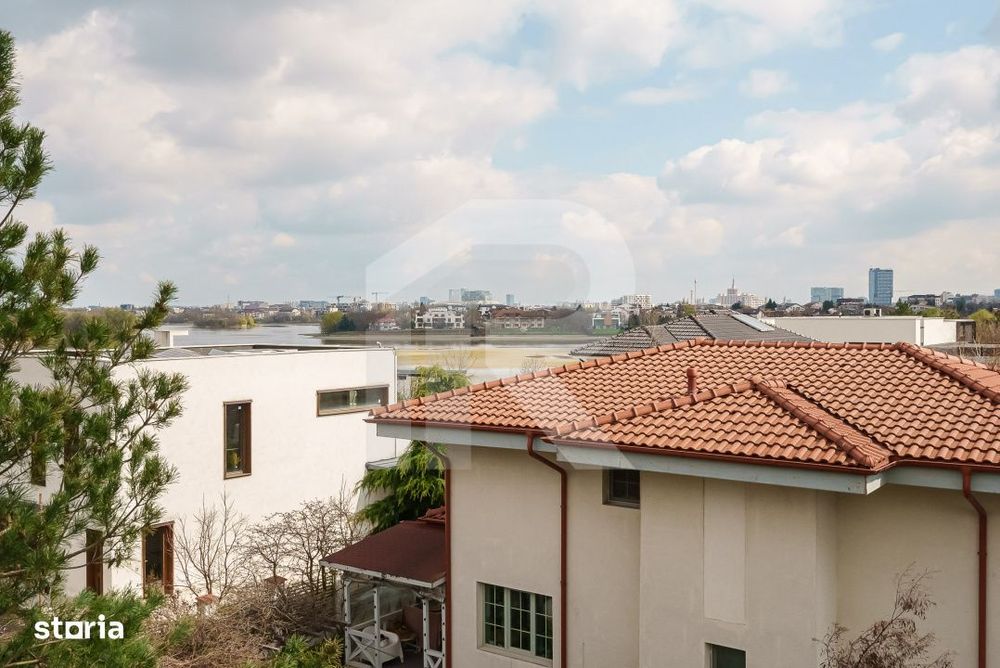 Casa spatioasa cu vedere la Lacul Grivita | 5 dormitoare | teren 793 m
