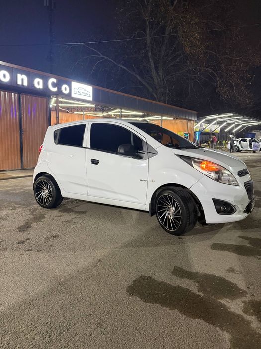 Spark 1.25 sotiladi xolati yaxshi 2013 yil 410.000 yurgan