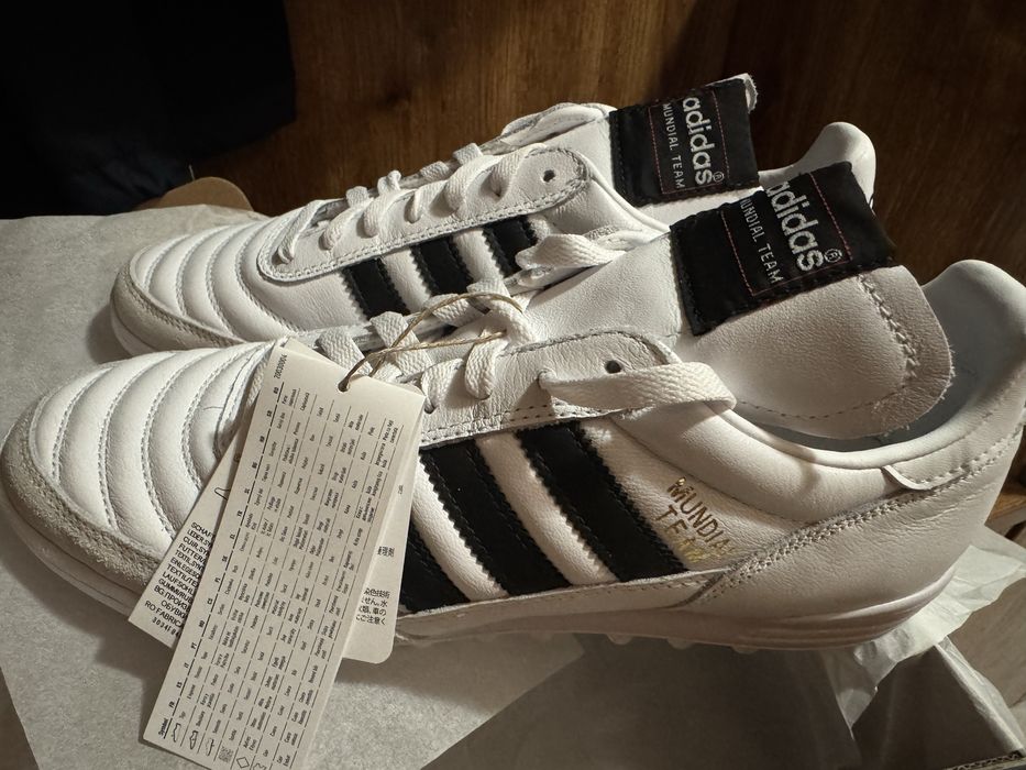 Продавам футболни обувки Адидас