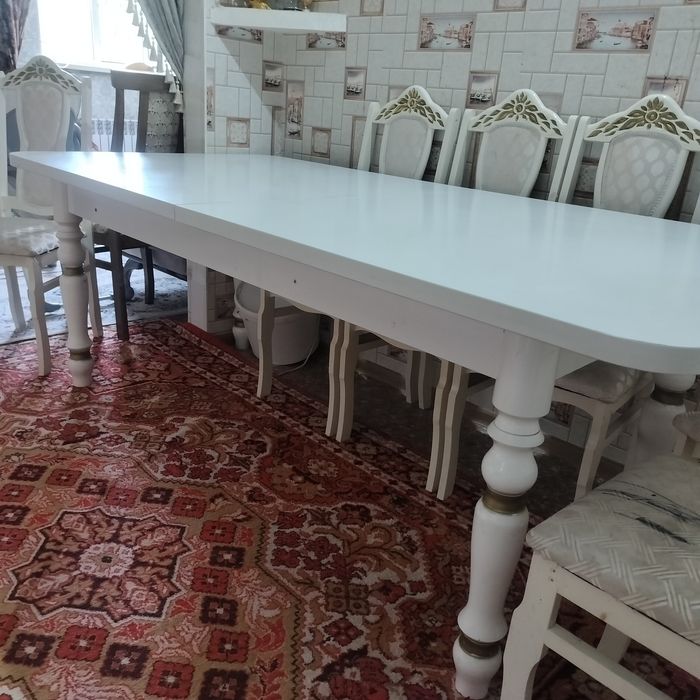 Стол для гостиной