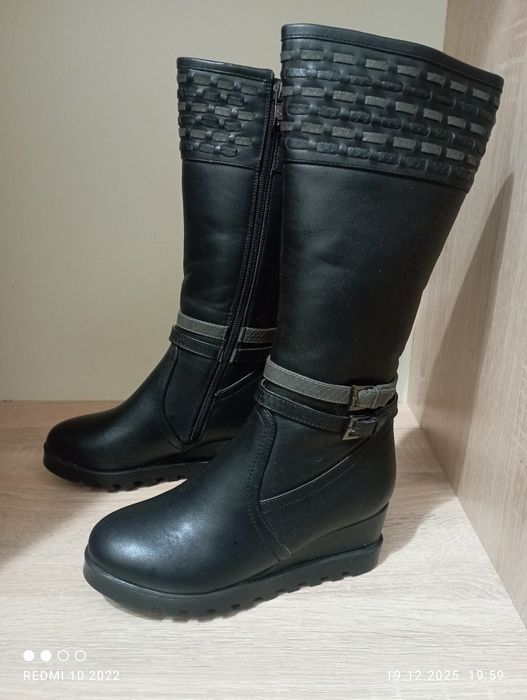 Сапожки для девочки новый