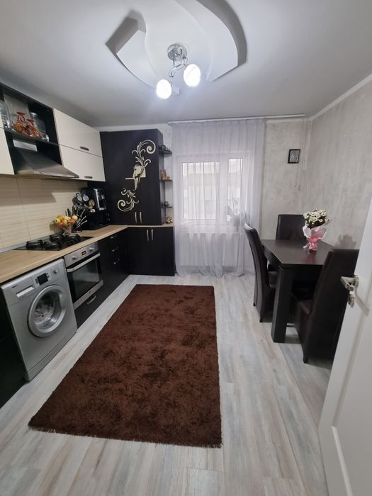 Ofer spre închiriere  apartament 3 camere