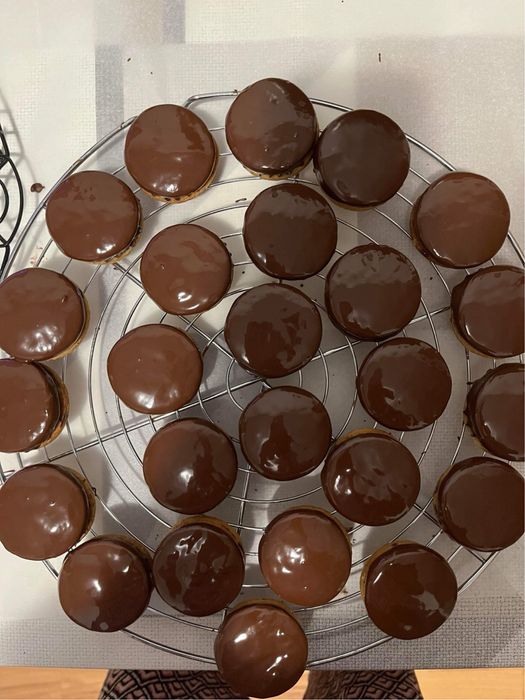 Cosulete cu bezea ,nuca si gem,Islere cu nuca