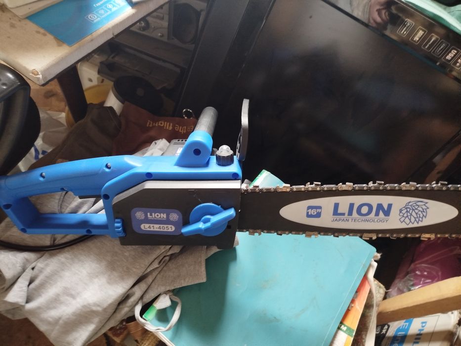 Продается электрическая пила..