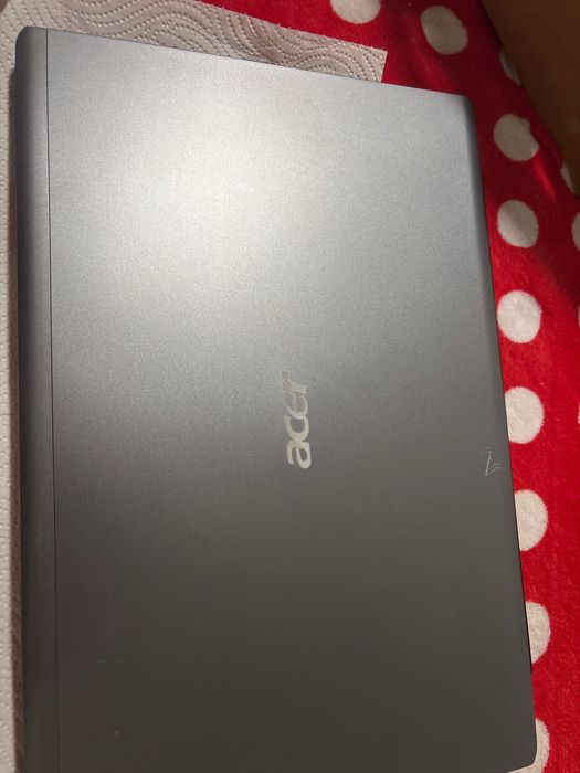 Laptopok eladóak, darabja 300 lej. Mindegyikhez van töltő.