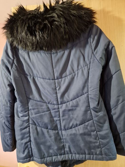 Преходно тъмно синьо яке