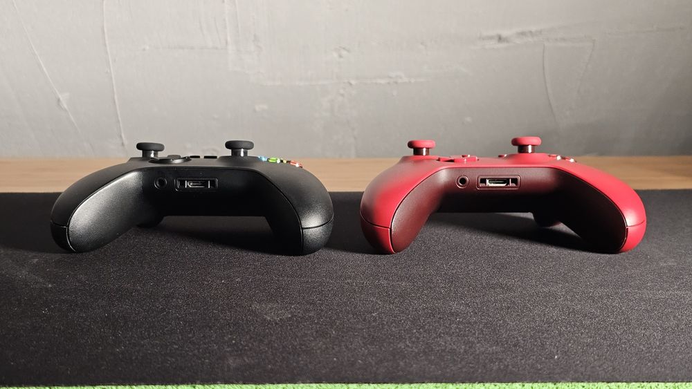 Xbox One X 1 TB + 2 контролера + 7 игри