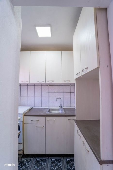 Dristor, LIDL, an 1987, garsoniera la parter, cu balcon