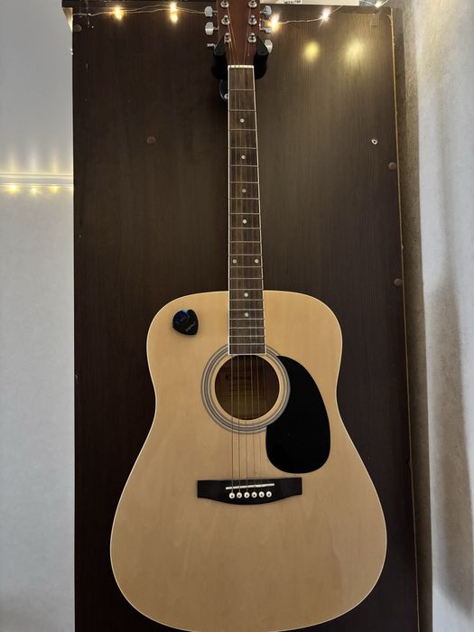 Продам акустическую гитару