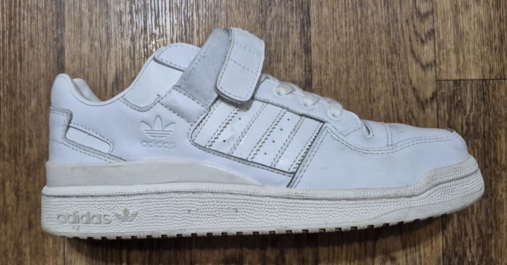 Кроссовки adidas forum low белые