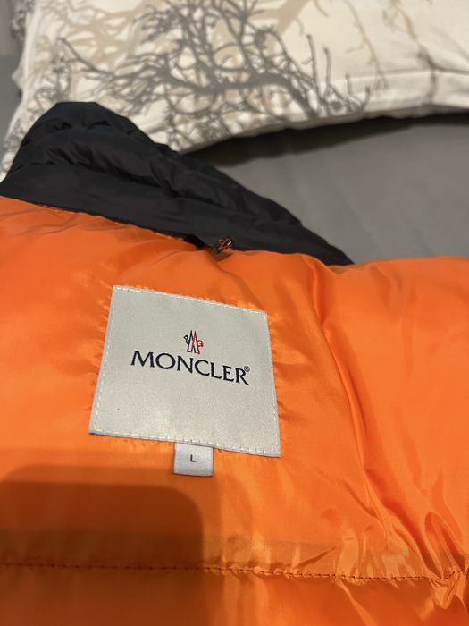 Geaca Moncler.