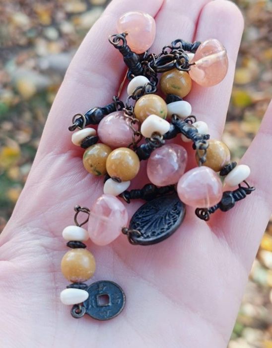 Vechi colier lant cu pietre din sticla roz ,copii