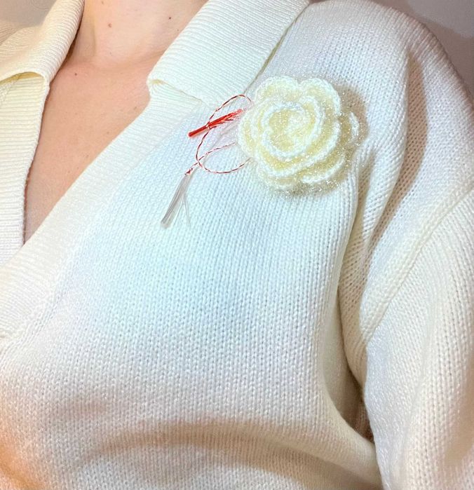 Brosa Martisor Crosetat cu Dragoste