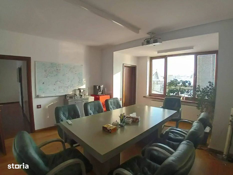 Triplex luminos cu rooftop de 80 mp, în Dorobanți