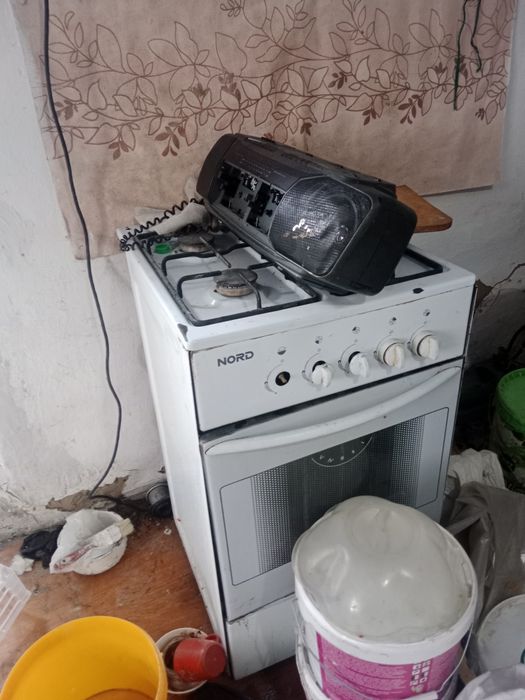 Продам газ плиту