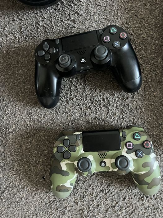 Vand ps4 slim 500gb cu volan si schimbator