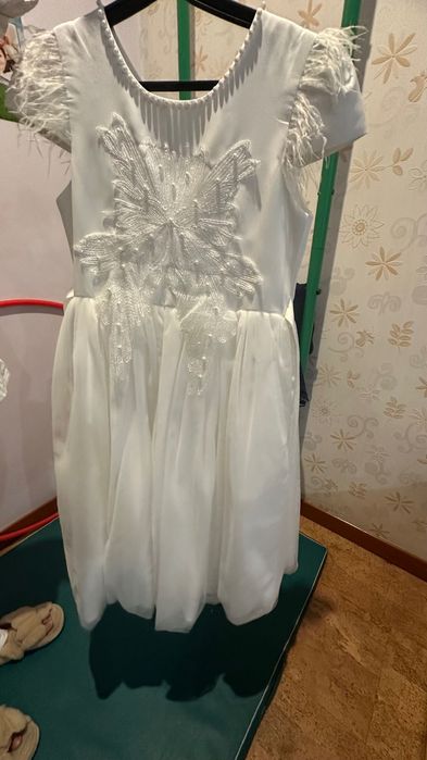 Белое нарядное платье для девочки 9-11 лет