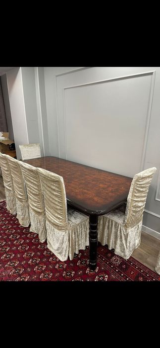 Стол и стулья в комплект. 6 стульев + стол из красного дерева.