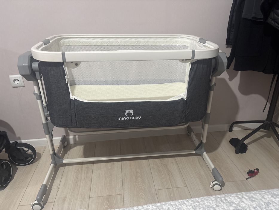 Продается тетскся кроватка, с функцмем авто укачивания