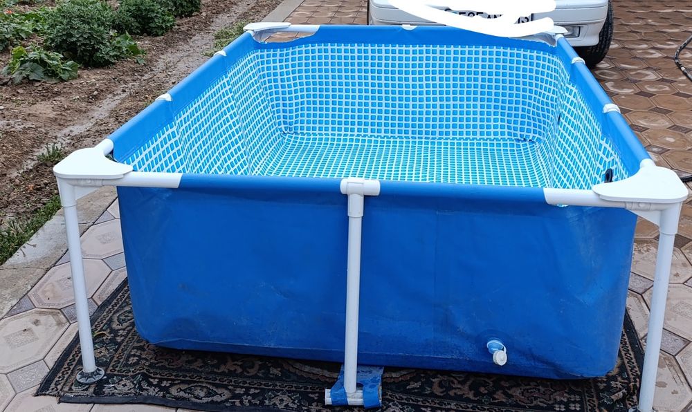 Продаю бассейн  состояни самолёт