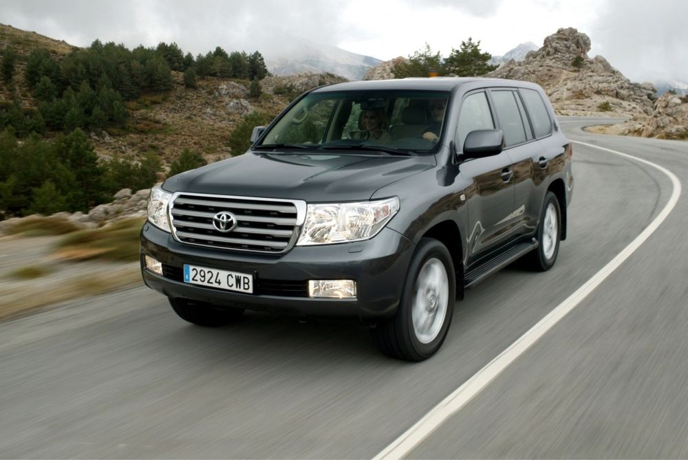 Продам запчасти на Toyota Land Cruiser 200