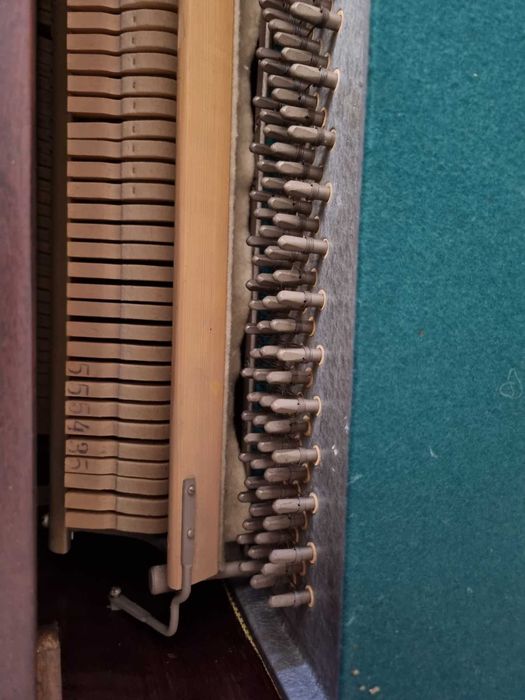 пиано BELARUS класическо, предназначено за експорт