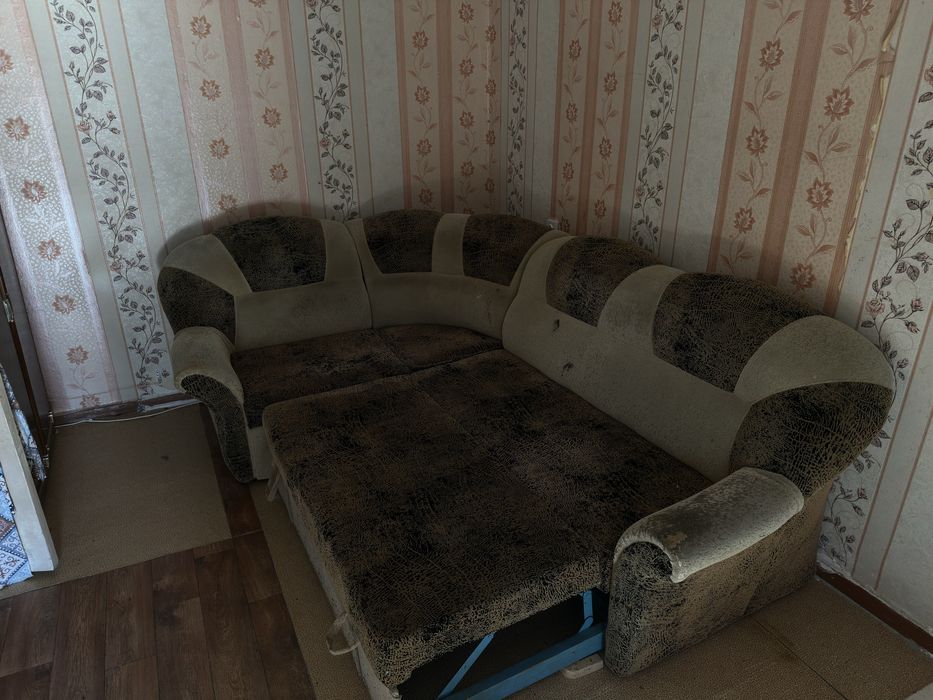 Диван