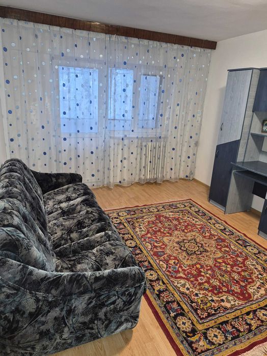 inchiriez apartament 2 camere zona Tatarasi-Metalurgie -350 EURO neg.