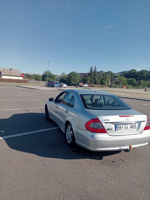Mercedes-Benz  E 220
