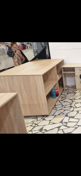 Masă de lucru / mobilier