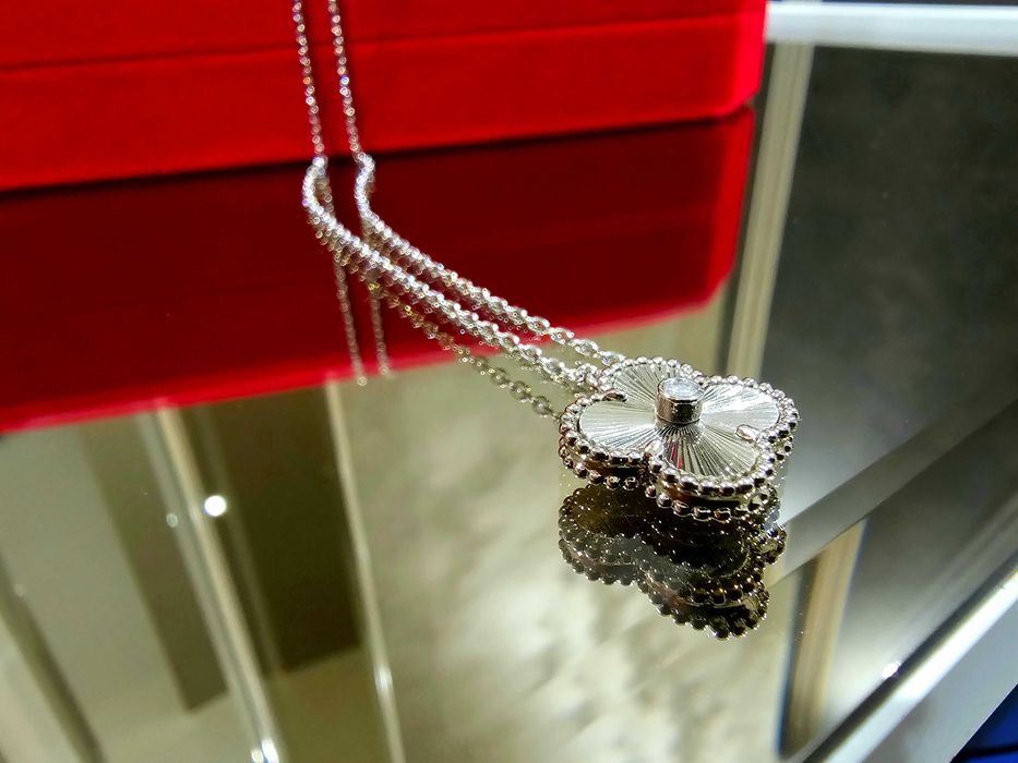 Van Cleef & Arpels VCA Silver Diamond Alhambra Clover Дамско Колие