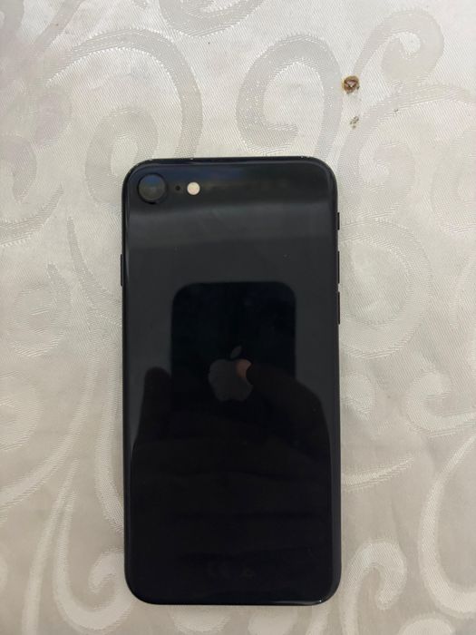 Айфон се, 64гб, ios 18