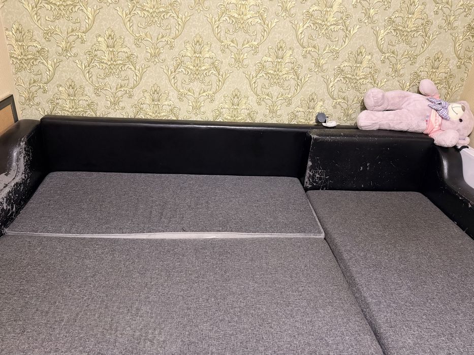 Диван с отсеками