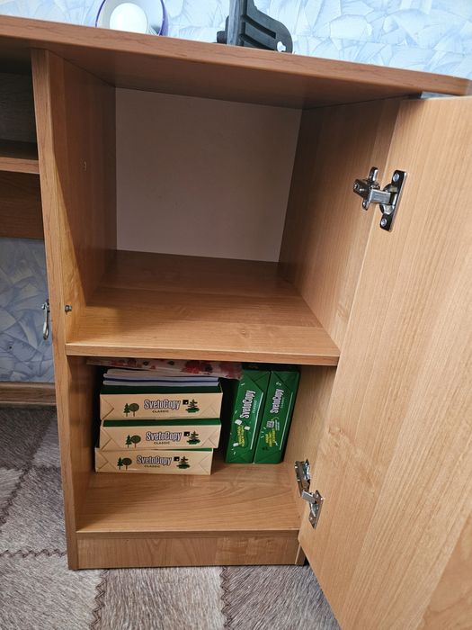 Стол письменный в отличном состоянии