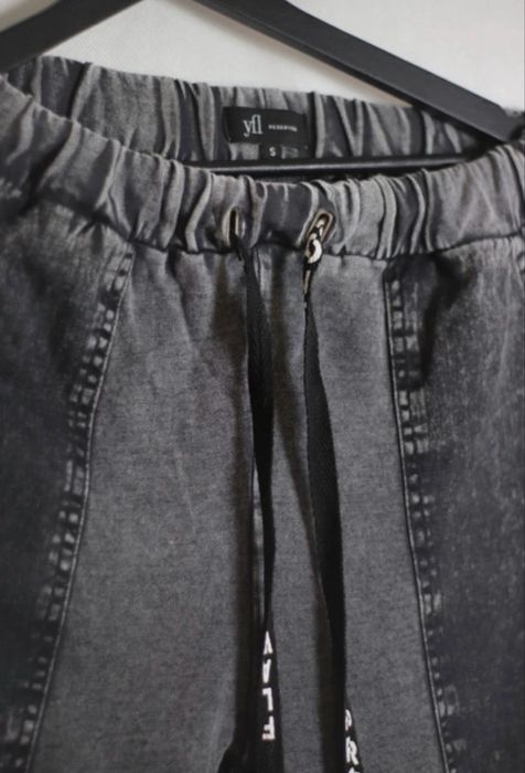 Pantaloni sport reserved