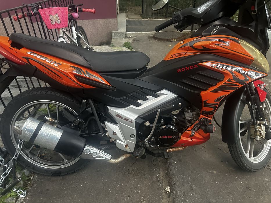 Vand scuter first bike de 50cc cu 4 viteze